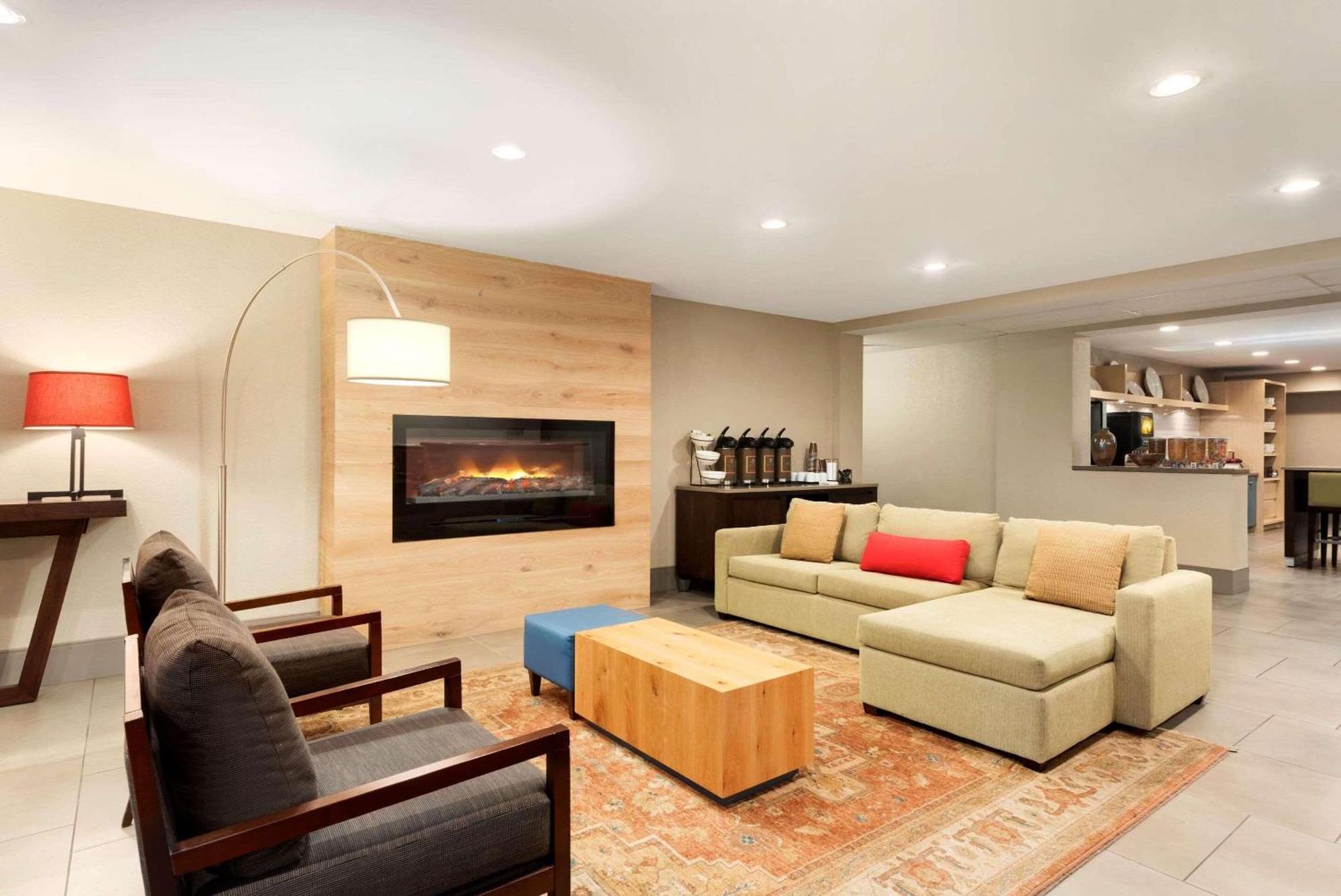 Country & By Radisson, Airport, Ia 3*