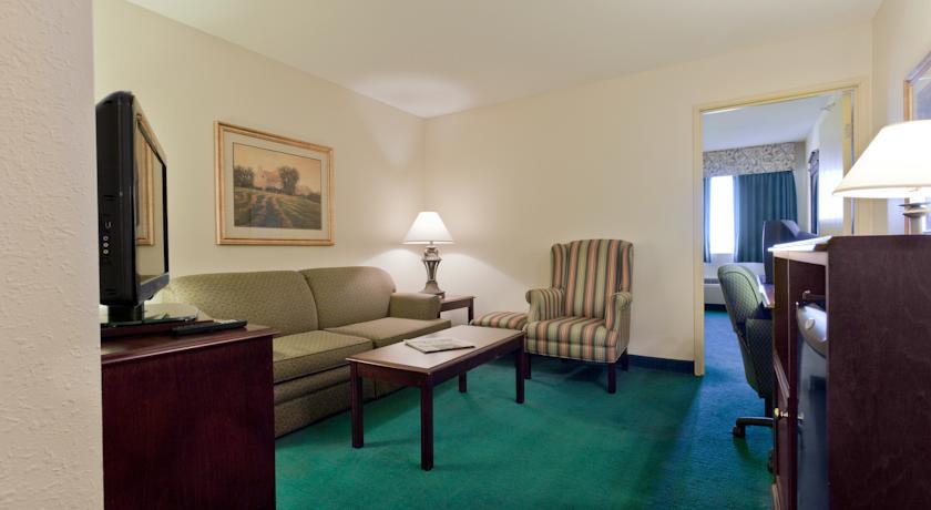 Country & By Radisson, Airport, Ia Hotel 3*